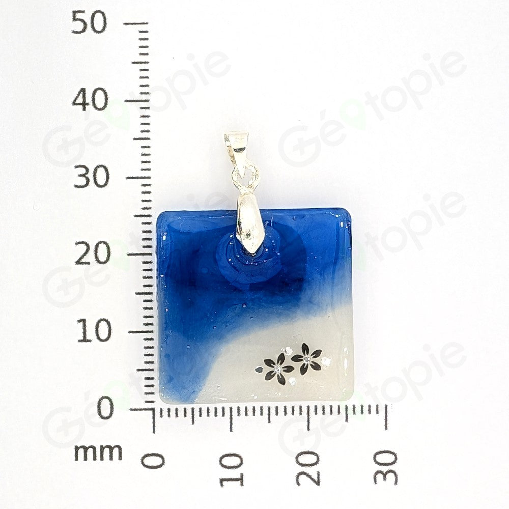 Pendentif voyageur bleu